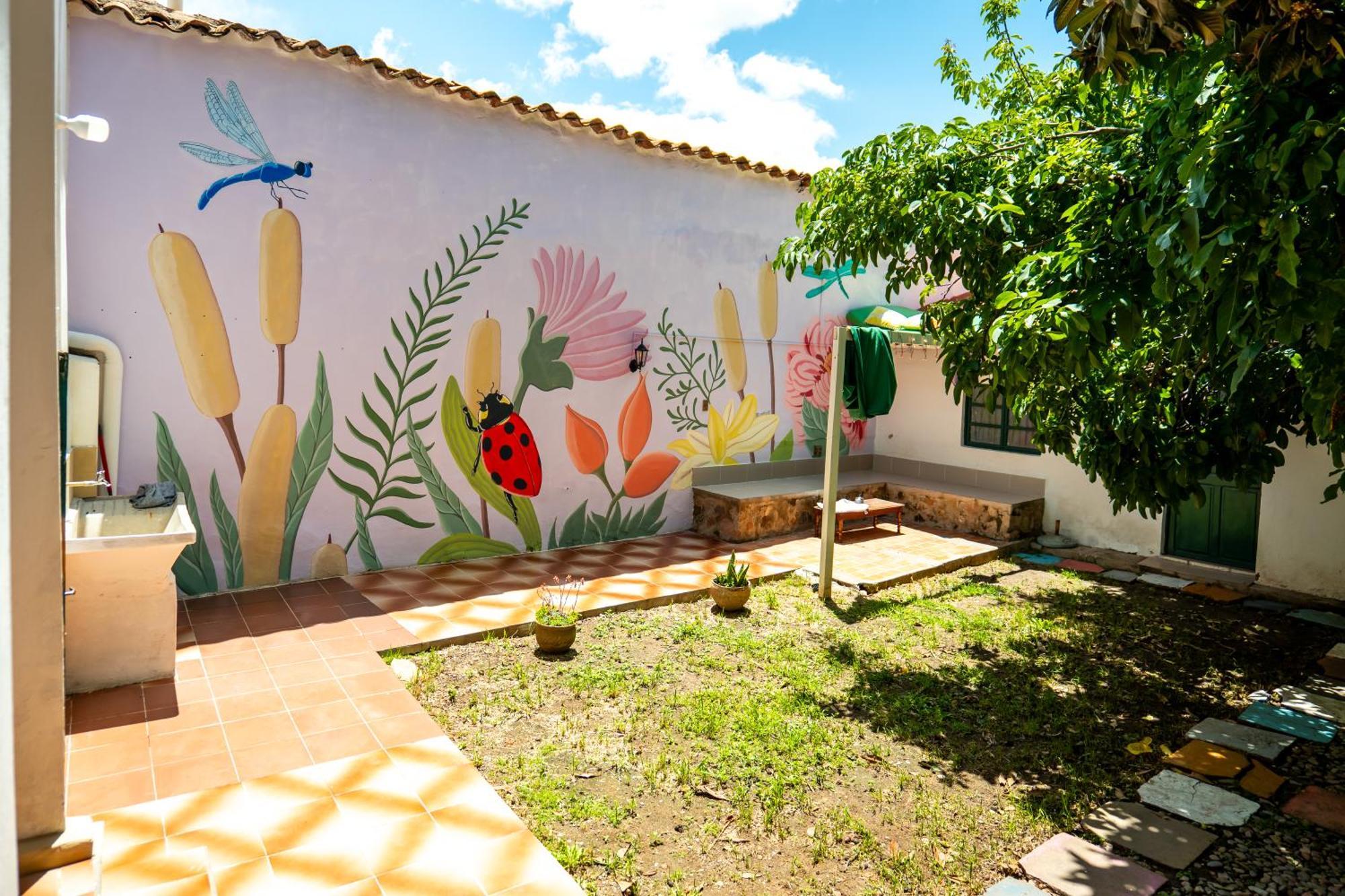 Dragonfly Guest House Сукре Екстериор снимка
