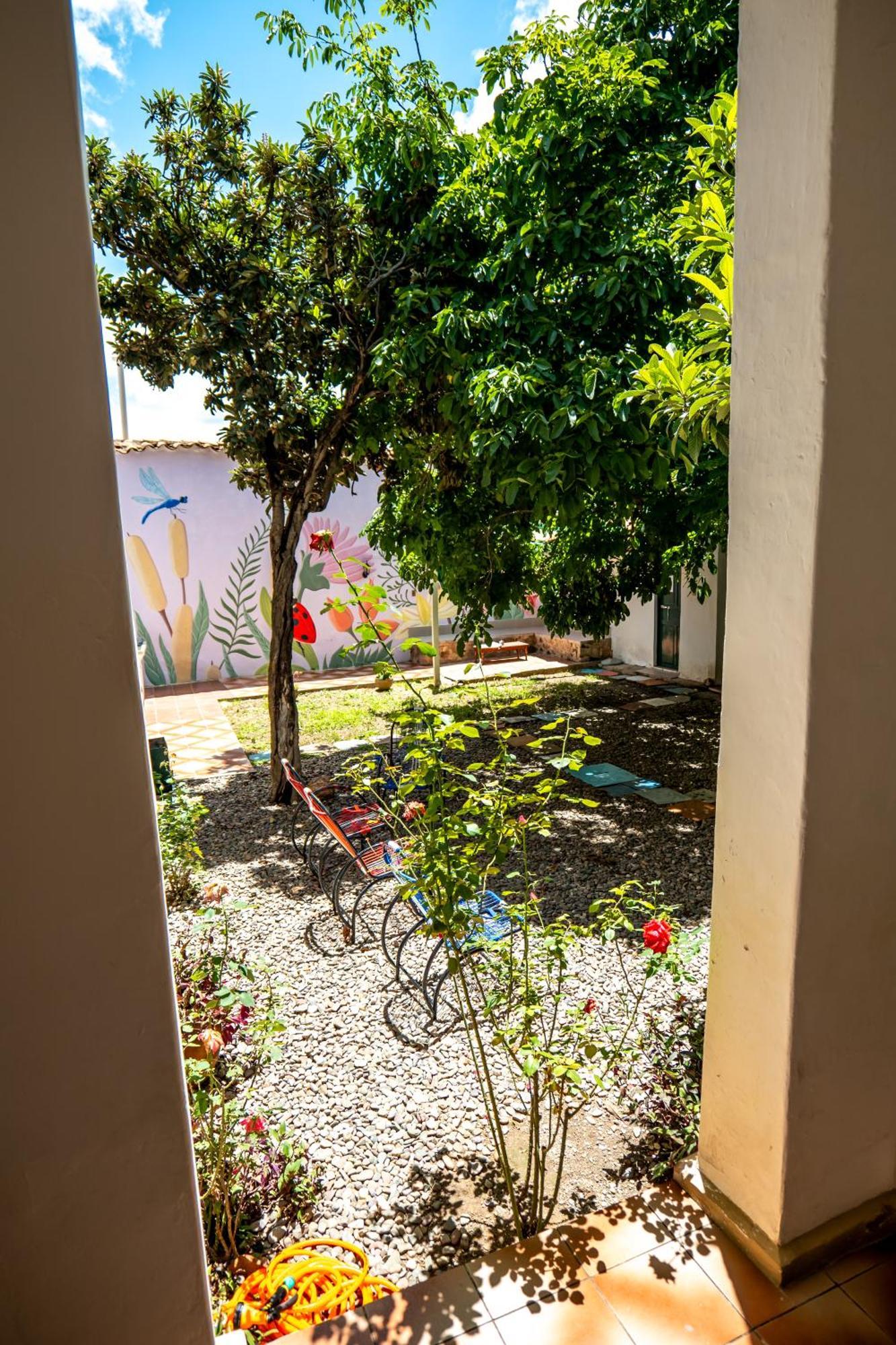 Dragonfly Guest House Сукре Екстериор снимка